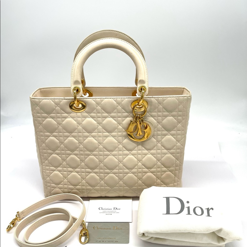 SOLD🤩🤩🤩Christian Dior